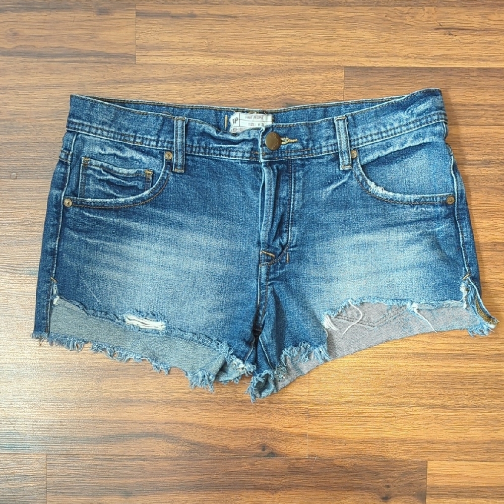 Free People Distressed Denim Cut Off Jean Shorts Size 28 Boho Coastal